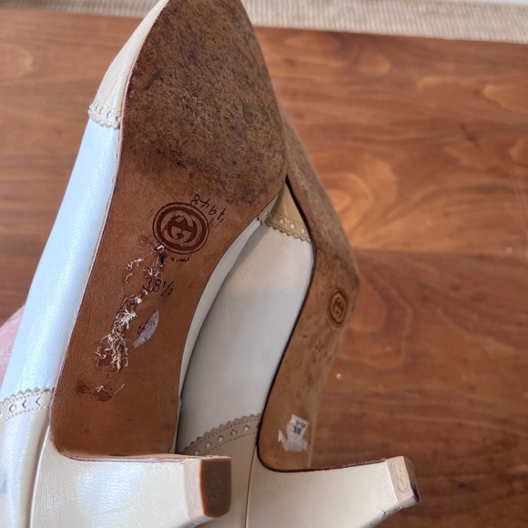 Gucci Vintage Wingtip Beige & White Leather Pumps
Two Tone 38.5 Brouge Court - Picture 3 of 5